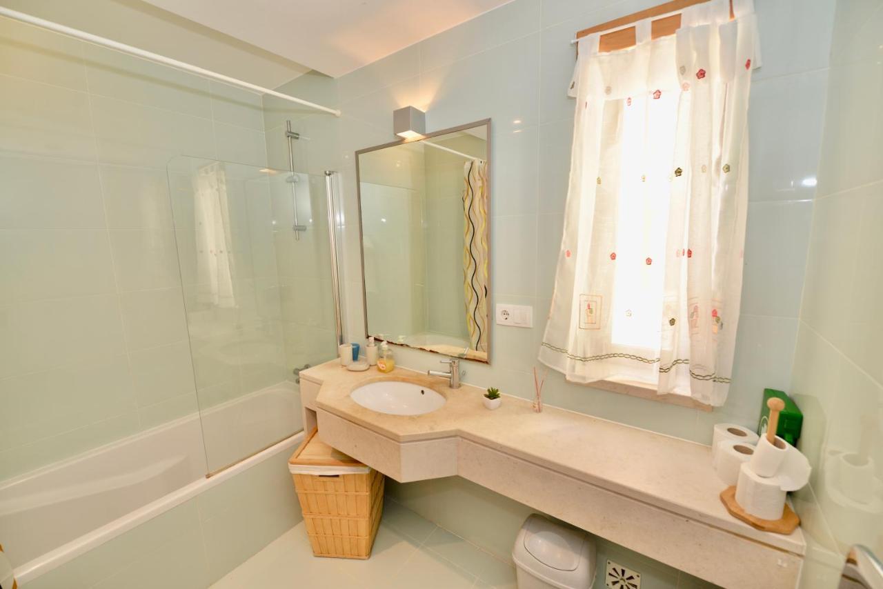 Silver - Apartment For 4 Guests 150M From Beach 상 마르티뇨 두 포르투 외부 사진